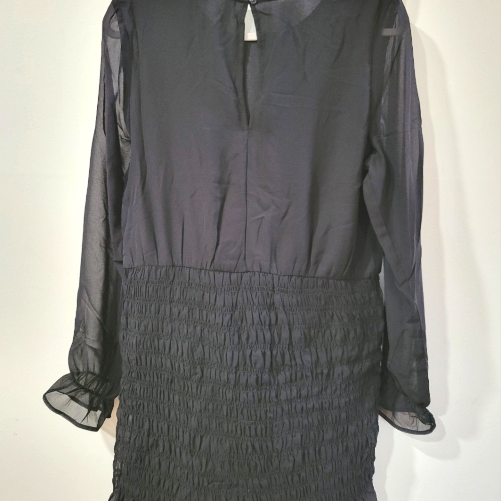 H&M SMOCK DETAIL DRESS - Picture 3 of 3